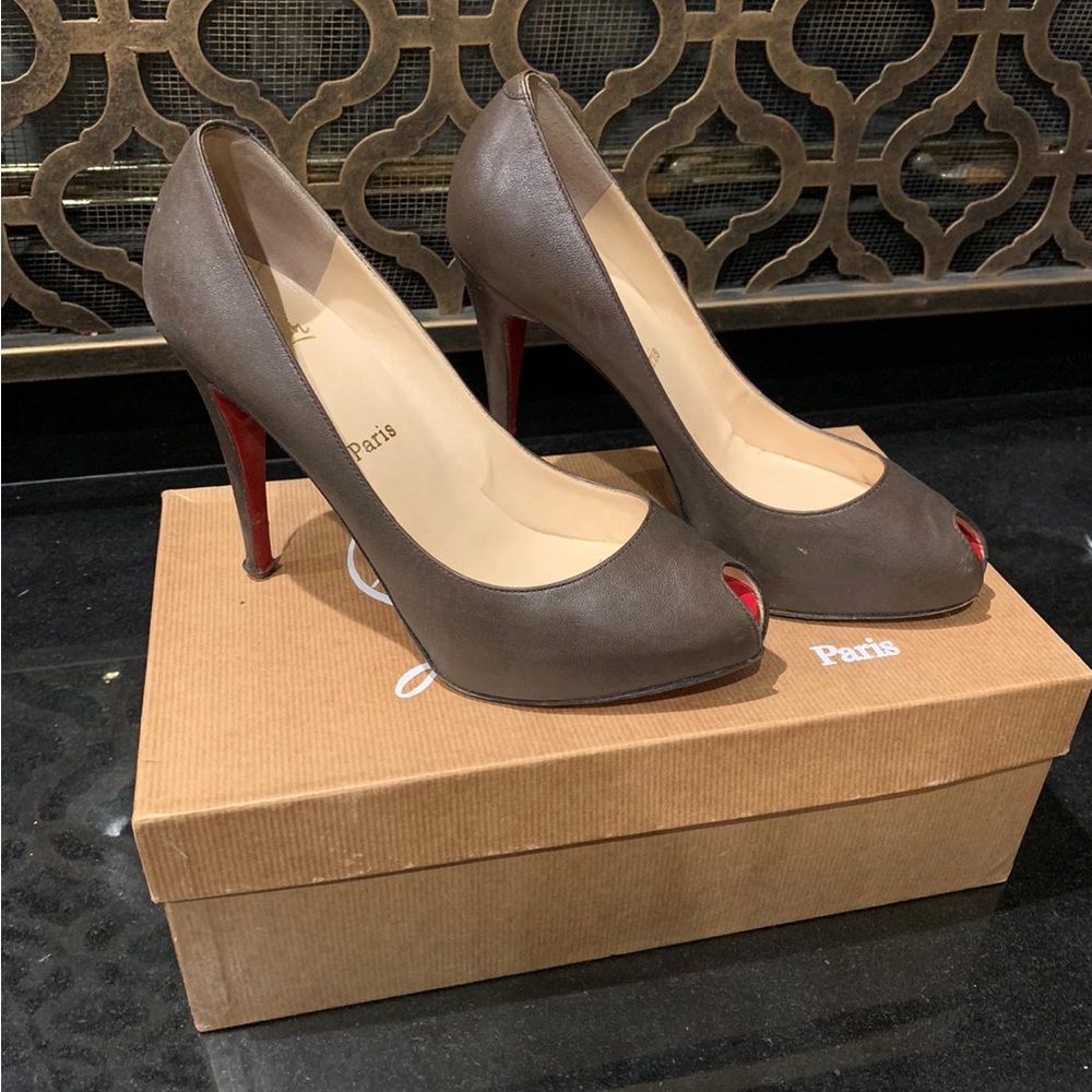 Christian Louboutin Peek Toe Pumps Size 39 Grey Red Bottoms
